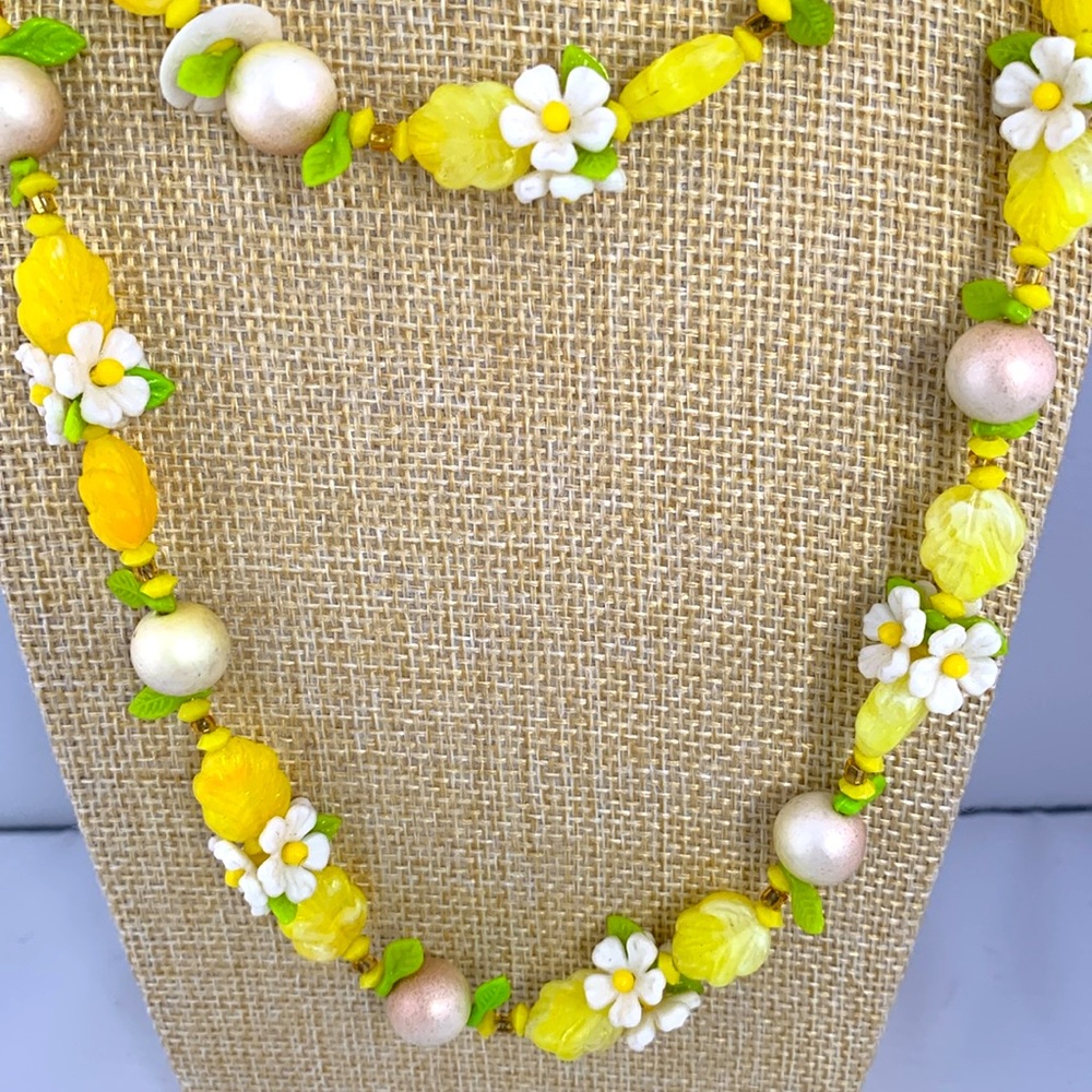 Vintage Plastic 42" Flower Lei Necklace. 1950 1960 MCM Made in Hong Kong